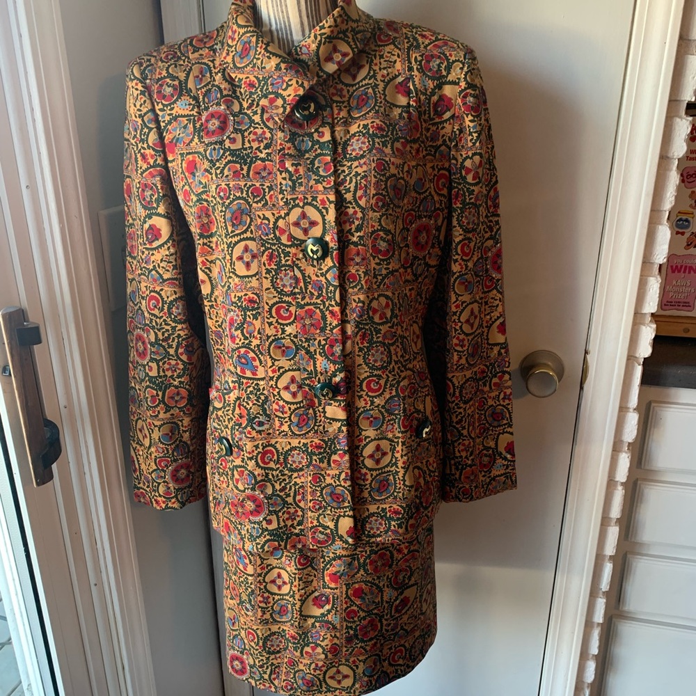 Mila Schön wool Italian patterned unique two piece skirt suit. Blazer skirt